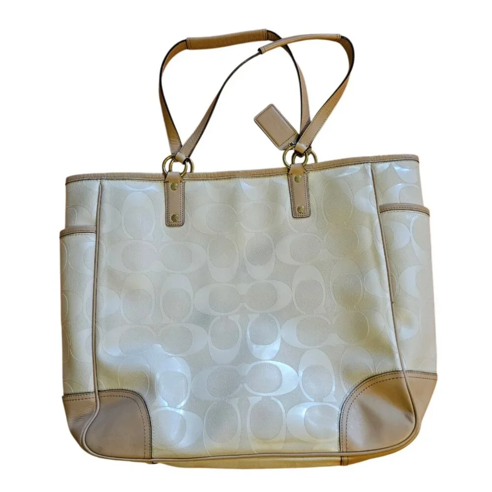 Beautiful Coach Bag - Picture 3 of 17